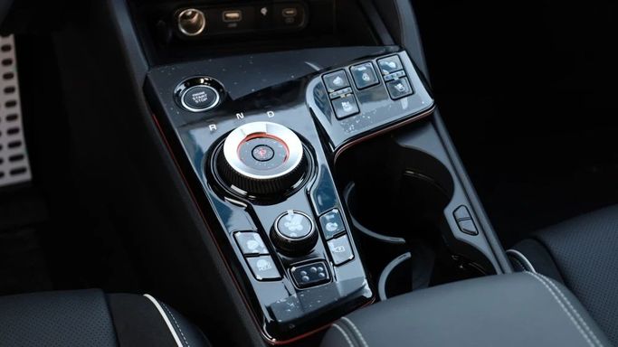 Новый Kia Sportage SWB V, 1.6 л, 2024 в Дубае от JES Motors Белый цвет. Other | AUTO.AE