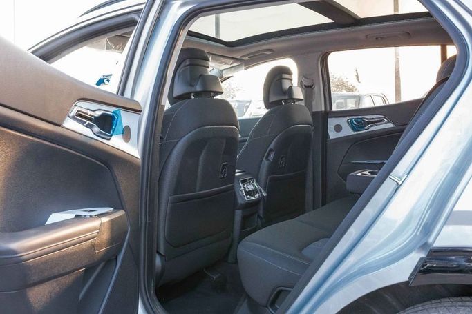 New Kia Sportage V, 1.6 l, 2025 in Dubai by Albakheet Motors, Silver color. GCC Specs | AUTO.AE