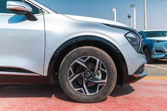 New Kia Sportage V, 1.6 l, 2025 in Dubai by Albakheet Motors, Silver color. GCC Specs | AUTO.AE