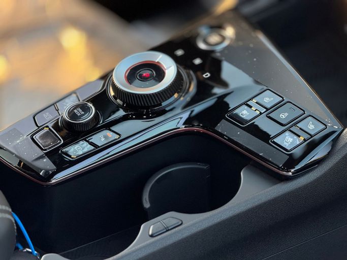 New Kia Sportage V, 2.0 l, 2025 in Dubai by MENAMOTORS, White color. Other | AUTO.AE