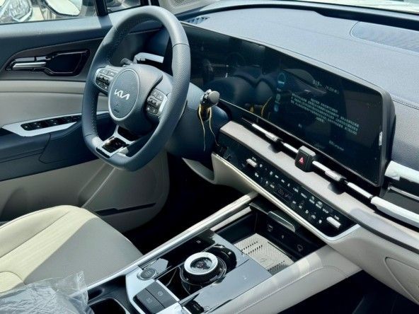 Новый Kia Sportage V, 2.0 л, 2025 в Дубае от Titanum Cars Белый цвет. Other | AUTO.AE