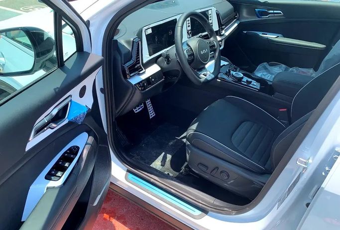 New Kia Sportage SWB V, 1.6 l, 2024 in Dubai by Valcor Auto, White color. European Specs | AUTO.AE