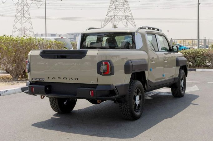 Новый Kia Tasman, 2.5 л, 2025 в Дубае от Laith Alobaidi Motors Светло-коричневый цвет. Китайская | AUTO.AE