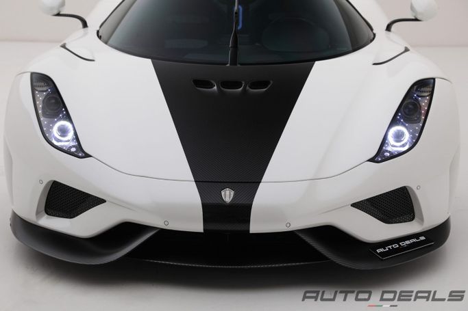 Подержанный Koenigsegg Regera I, 5 л, 2022 в Дубае от AUTO DEALS Белый цвет. GCC | AUTO.AE
