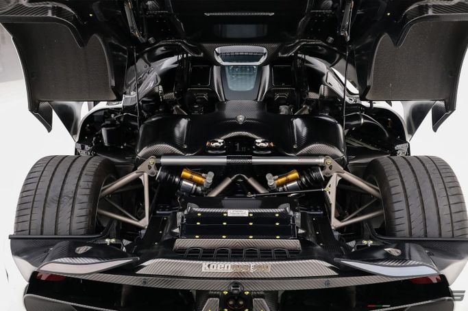 Подержанный Koenigsegg Regera I, 5 л, 2022 в Дубае от AUTO DEALS Белый цвет. GCC | AUTO.AE