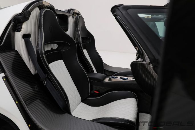 Подержанный Koenigsegg Regera I, 5 л, 2022 в Дубае от AUTO DEALS Белый цвет. GCC | AUTO.AE