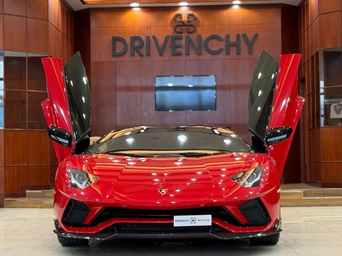 Подержанный Lamborghini Aventador I Рестайлинг, 6.5 л, 2018 в Дубае от Drivenchy Motors Красный цвет. GCC | AUTO.AE