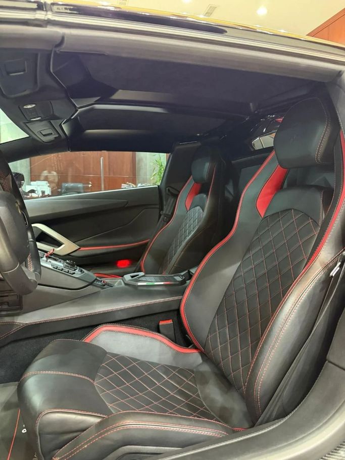 Подержанный Lamborghini Aventador I Рестайлинг, 6.5 л, 2018 в Дубае от Drivenchy Motors Красный цвет. GCC | AUTO.AE