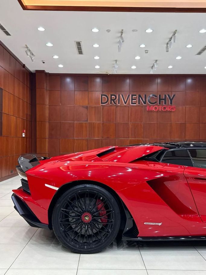 Подержанный Lamborghini Aventador I Рестайлинг, 6.5 л, 2018 в Дубае от Drivenchy Motors Красный цвет. GCC | AUTO.AE