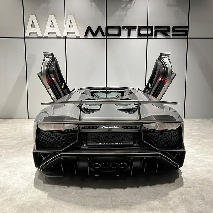 مستعملة Lamborghini Aventador LP750-4 Superveloce Roadster I, 6.5 l, 2016 في في دبي من AAA Motors، اللون فضي. مواصفات الخليج | AUTO.AE