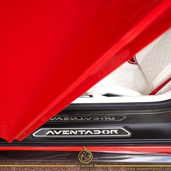 Used Lamborghini Aventador SV I Facelift, 6.5 l, 2018 in Dubai by Q Motors, Red color. GCC Specs | AUTO.AE