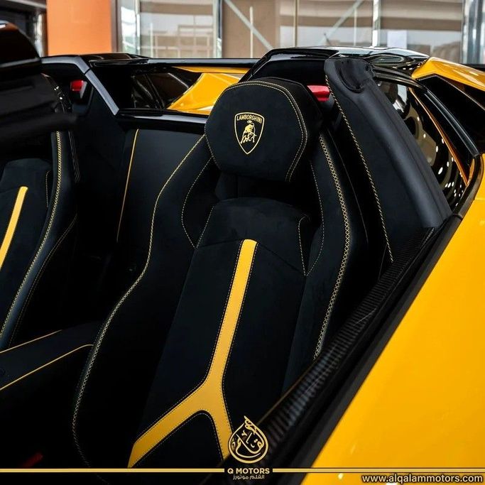 Подержанный Lamborghini Aventador SVJ I Рестайлинг, 6.5 л, 2021 в Дубае от Q Motors Желтый цвет. Европейская | AUTO.AE