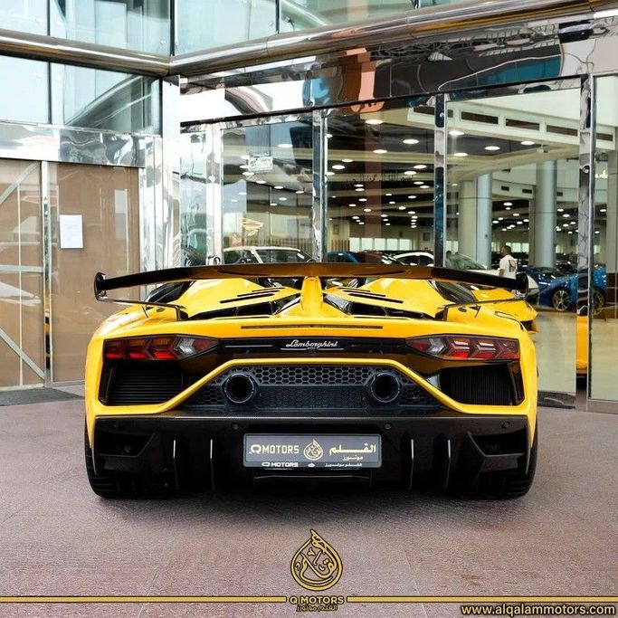 Подержанный Lamborghini Aventador SVJ I Рестайлинг, 6.5 л, 2021 в Дубае от Q Motors Желтый цвет. Европейская | AUTO.AE