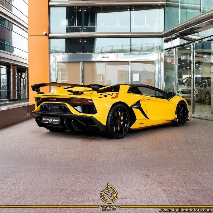 Подержанный Lamborghini Aventador SVJ I Рестайлинг, 6.5 л, 2021 в Дубае от Q Motors Желтый цвет. Европейская | AUTO.AE