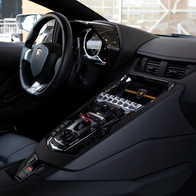 Подержанный Lamborghini Aventador LP720-4 I, 6.5 л, 2014 в Дубае от Q Motors Серебристый цвет. Японская | AUTO.AE