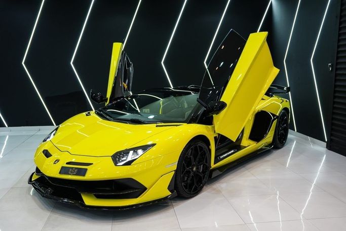Подержанный Lamborghini Aventador SVJ I Рестайлинг, 6.5 л, 2020 в Дубае от Sanam Cars Желтый цвет. GCC | AUTO.AE