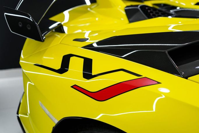 Подержанный Lamborghini Aventador SVJ I Рестайлинг, 6.5 л, 2020 в Дубае от Sanam Cars Желтый цвет. GCC | AUTO.AE