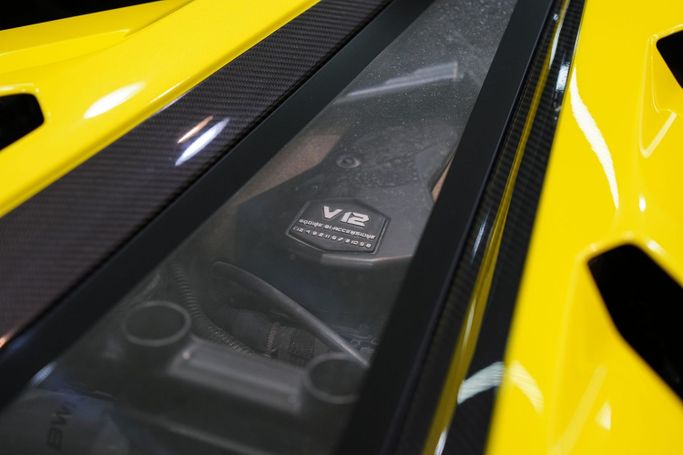 Подержанный Lamborghini Aventador SVJ I Рестайлинг, 6.5 л, 2020 в Дубае от Sanam Cars Желтый цвет. GCC | AUTO.AE