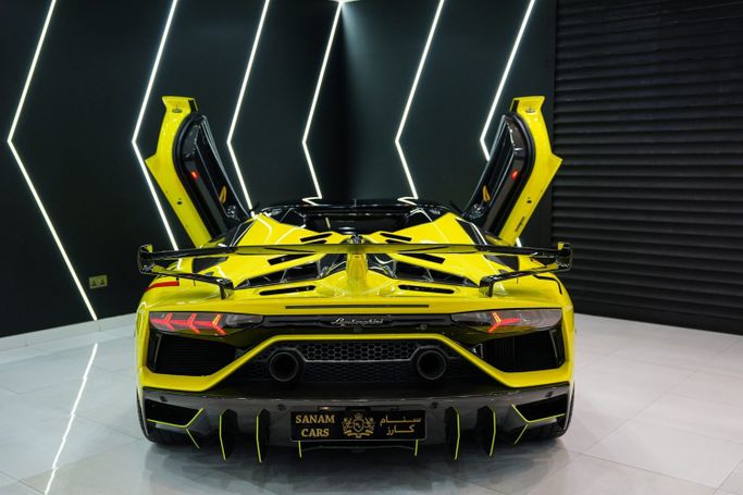 Подержанный Lamborghini Aventador SVJ I Рестайлинг, 6.5 л, 2020 в Дубае от Sanam Cars Желтый цвет. GCC | AUTO.AE