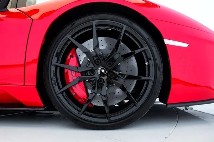 Подержанный Lamborghini Aventador SV I Рестайлинг, 6.5 л, 2017 в Дубае от Exotic Cars Красный цвет. GCC | AUTO.AE