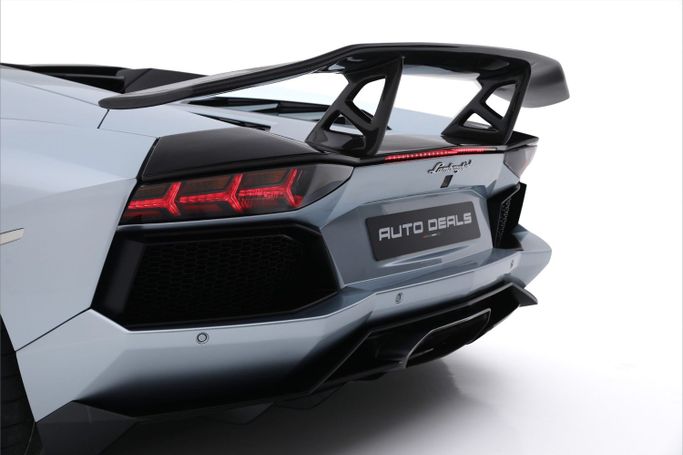 Подержанный Lamborghini Aventador LP700-4 I, 6.5 л, 2014 в Дубае от AUTO DEALS Белый цвет. GCC | AUTO.AE