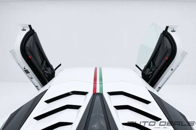 Подержанный Lamborghini Aventador SVJ I Рестайлинг, 6.5 л, 2019 в Дубае от AUTO DEALS Белый цвет. GCC | AUTO.AE