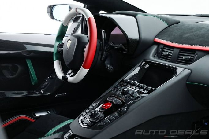 Подержанный Lamborghini Aventador SVJ I Рестайлинг, 6.5 л, 2019 в Дубае от AUTO DEALS Белый цвет. GCC | AUTO.AE