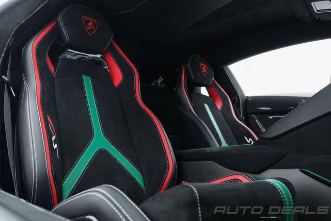 Подержанный Lamborghini Aventador SVJ I Рестайлинг, 6.5 л, 2019 в Дубае от AUTO DEALS Белый цвет. GCC | AUTO.AE
