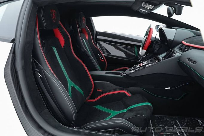 Подержанный Lamborghini Aventador SVJ I Рестайлинг, 6.5 л, 2019 в Дубае от AUTO DEALS Белый цвет. GCC | AUTO.AE