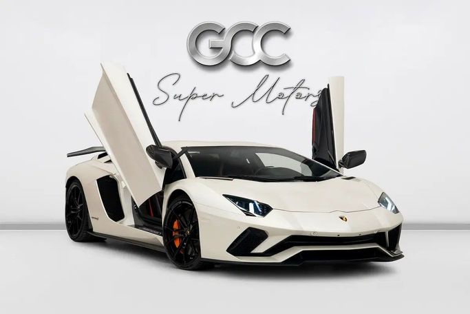 Used Lamborghini Aventador SV I Facelift, 6.5 l, 2018 in Dubai by GCC Super Motors, White color. GCC Specs | AUTO.AE