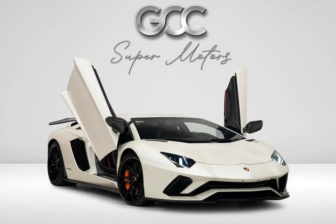 Used Lamborghini Aventador SV I Facelift, 6.5 l, 2018 in Dubai by GCC Super Motors, White color. GCC Specs | AUTO.AE