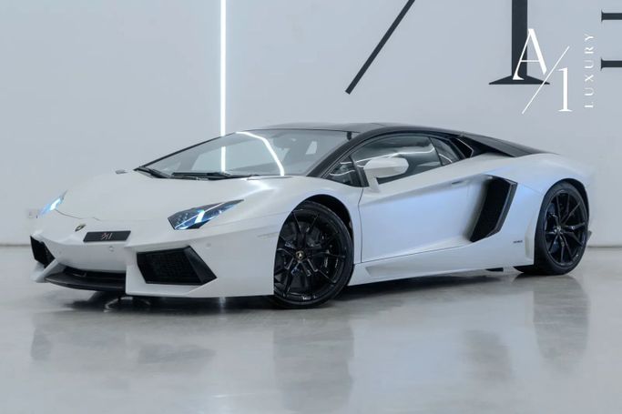 مستعملة Lamborghini Aventador LP700-4 I, 6.5 l, 2012 في في دبي من A1 Luxury Motors، اللون أبيض. مواصفات الخليج | AUTO.AE | إعلان #255953
