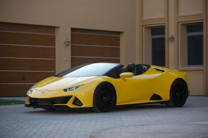 Lamborghini Huracán EVO Spyder أنا فيس ليفت, 2026 رياضي رودستر spyder للتأجير في في دبي من Speed Urus Rent A Car، اللون أصفر | AUTO.AE | إعلان #1590