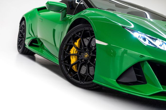 Подержанный Lamborghini Huracán I, 5.2 л, 2023 в Дубае от PUPIL OF FATE MOTORS Зеленый цвет. Other | AUTO.AE