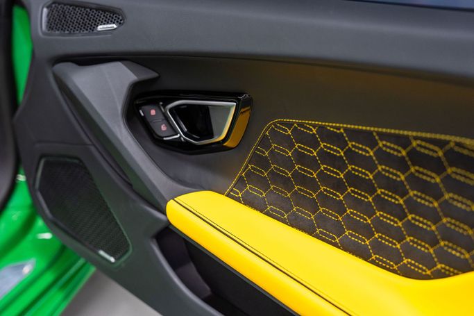 Подержанный Lamborghini Huracán I, 5.2 л, 2023 в Дубае от PUPIL OF FATE MOTORS Зеленый цвет. Other | AUTO.AE