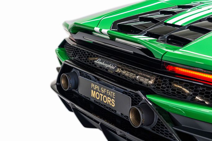 Подержанный Lamborghini Huracán I, 5.2 л, 2023 в Дубае от PUPIL OF FATE MOTORS Зеленый цвет. Other | AUTO.AE
