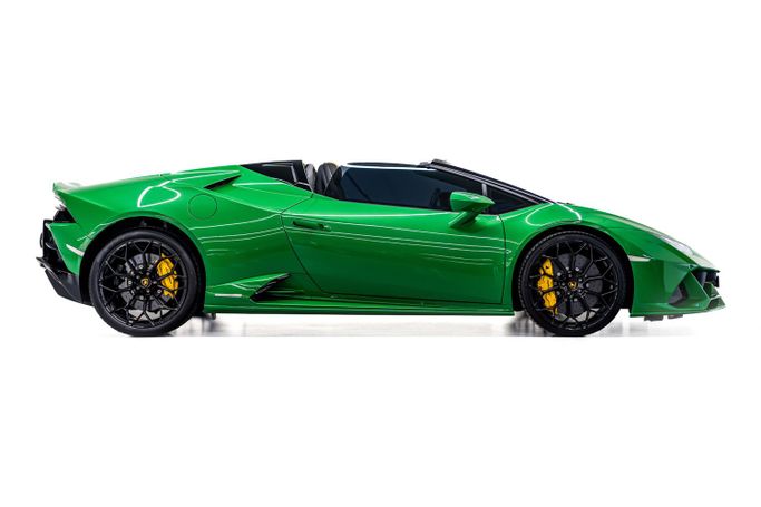 Подержанный Lamborghini Huracán I, 5.2 л, 2023 в Дубае от PUPIL OF FATE MOTORS Зеленый цвет. Other | AUTO.AE