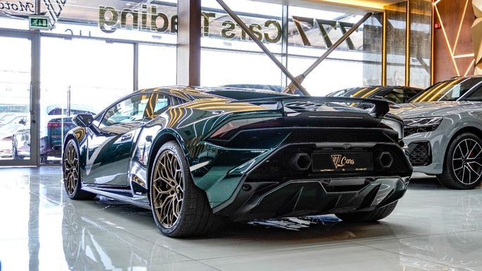 Подержанный Lamborghini Huracán I, 5.2 л, 2023 в Дубае от 777 CARS Зеленый цвет. Европейская | AUTO.AE