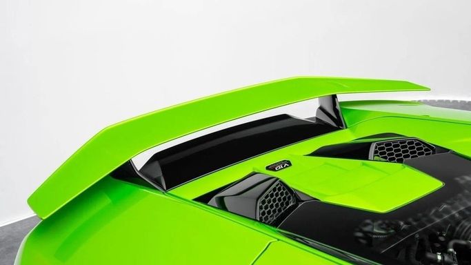 Used Lamborghini Huracán Tecnica I Facelift, 5.2 l, 2023 in Dubai by Al Ain Class Motors, Green color. GCC Specs | AUTO.AE