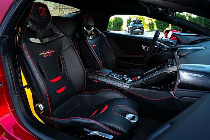 Подержанный Lamborghini Huracán EVO Spyder I Рестайлинг, 5.2 л, 2023 в Дубае от MBA Motors Тёмно-бордовый цвет. Европейская | AUTO.AE