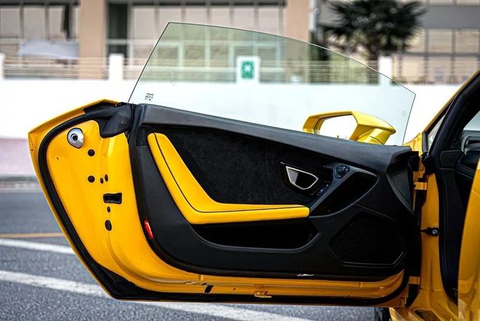 Used Lamborghini Huracán EVO I Facelift, 5.2 l, 2020 in Dubai by MBA Motors, Yellow color. GCC Specs | AUTO.AE
