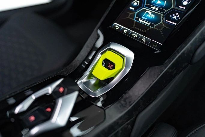 Used Lamborghini Huracán EVO I Facelift, 5.2 l, 2021 in Dubai by LMG Motors, Green color. Japanese Specs | AUTO.AE