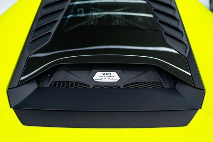 Used Lamborghini Huracán EVO I Facelift, 5.2 l, 2021 in Dubai by LMG Motors, Green color. Japanese Specs | AUTO.AE