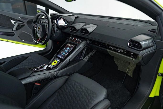 Used Lamborghini Huracán EVO I Facelift, 5.2 l, 2021 in Dubai by LMG Motors, Green color. Japanese Specs | AUTO.AE