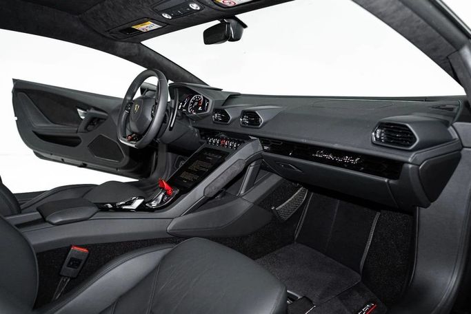 Подержанный Lamborghini Huracán EVO RWD I Рестайлинг, 5.2 л, 2022 в Дубае от LMG Motors Черный цвет. Японская | AUTO.AE