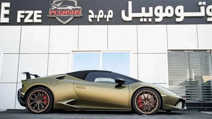 Подержанный Lamborghini Huracán EVO I Рестайлинг, 5.2 л, 2020 в Дубае от Pegasus Automobile Зеленый цвет. Европейская | AUTO.AE