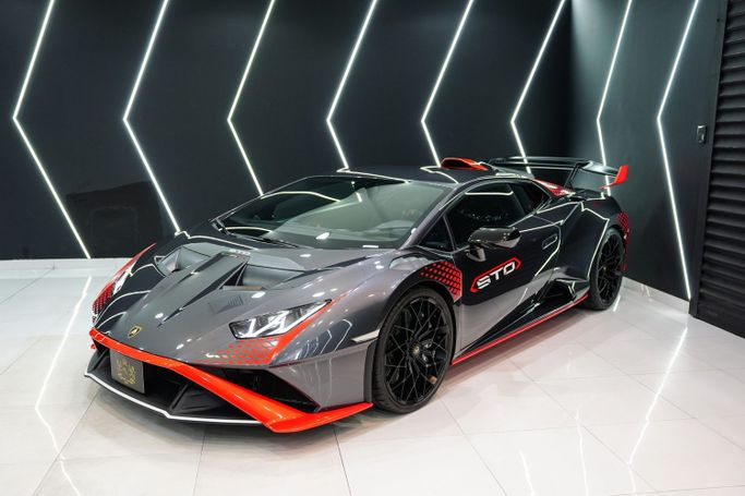Подержанный Lamborghini Huracán STO I Рестайлинг, 5.2 л, 2022 в Дубае от Sanam Cars Черный цвет. GCC | AUTO.AE