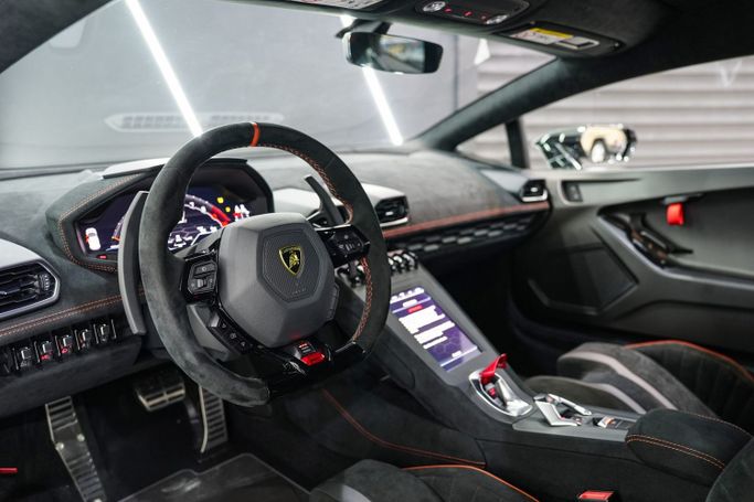 Подержанный Lamborghini Huracán STO I Рестайлинг, 5.2 л, 2022 в Дубае от Sanam Cars Черный цвет. GCC | AUTO.AE