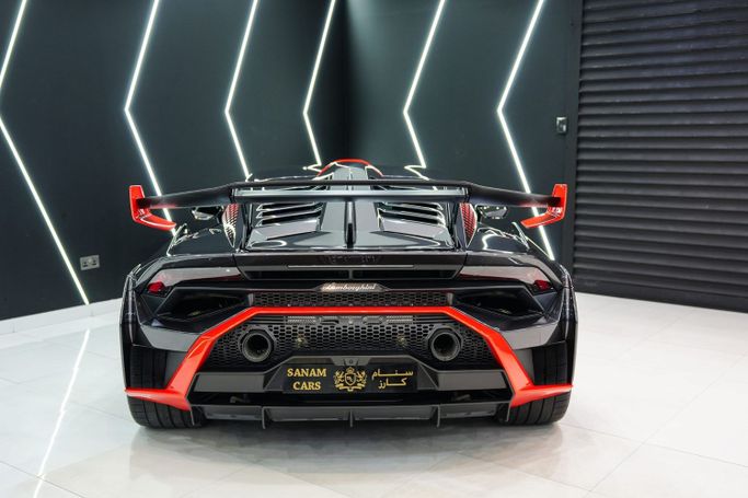 Подержанный Lamborghini Huracán STO I Рестайлинг, 5.2 л, 2022 в Дубае от Sanam Cars Черный цвет. GCC | AUTO.AE