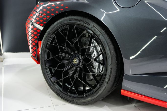 Подержанный Lamborghini Huracán STO I Рестайлинг, 5.2 л, 2022 в Дубае от Sanam Cars Черный цвет. GCC | AUTO.AE